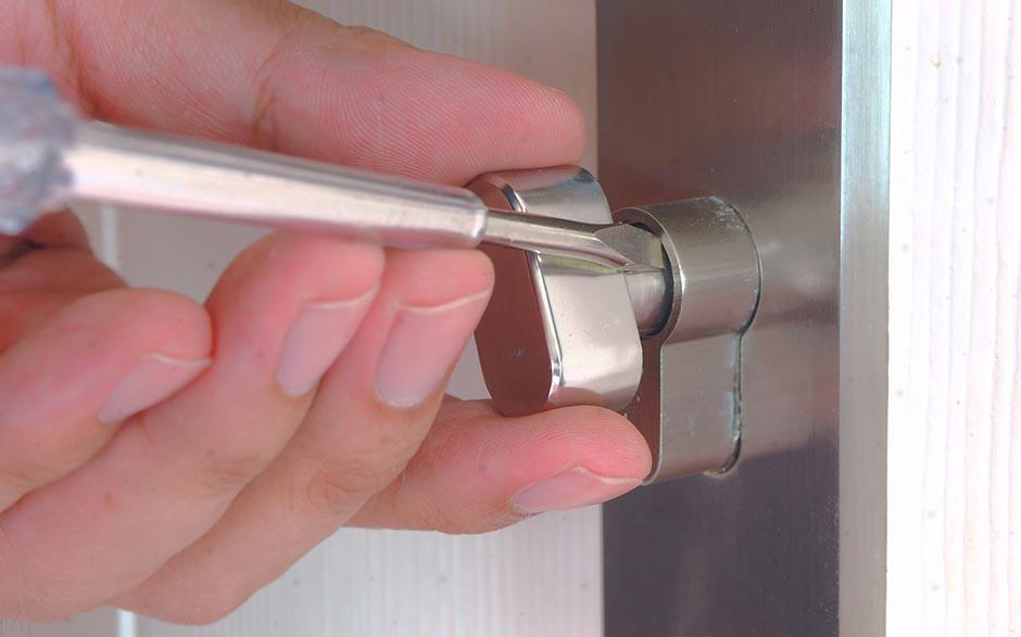 artisan serrurier metallier Champdeuil